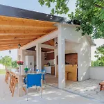 Vera Villa *
